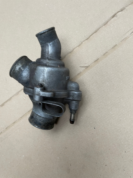 BMW M5 E28 Thermostat housing M88 M88/3   M6 E24